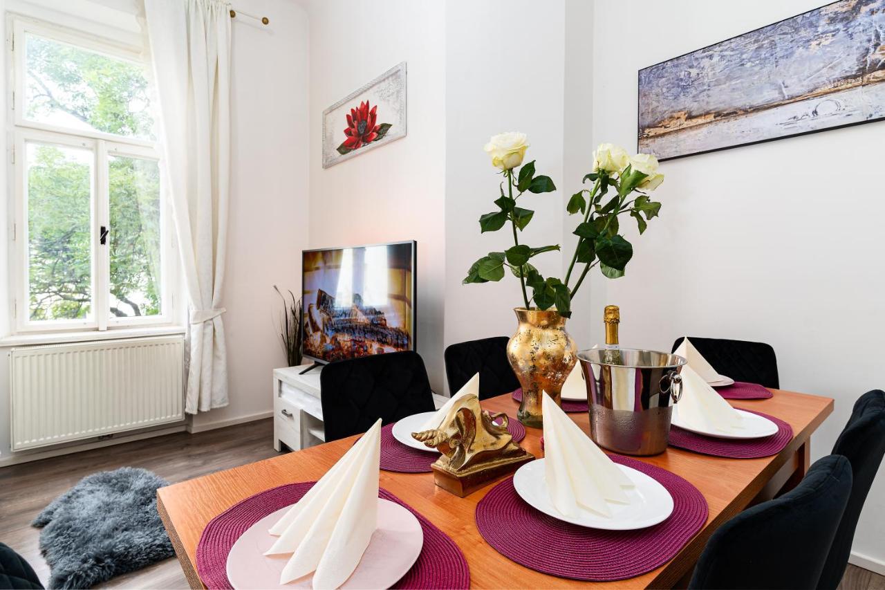 Emperors Elegance Suite Prague Extérieur photo