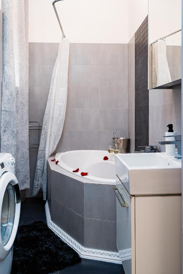 Emperors Elegance Suite Prague Extérieur photo